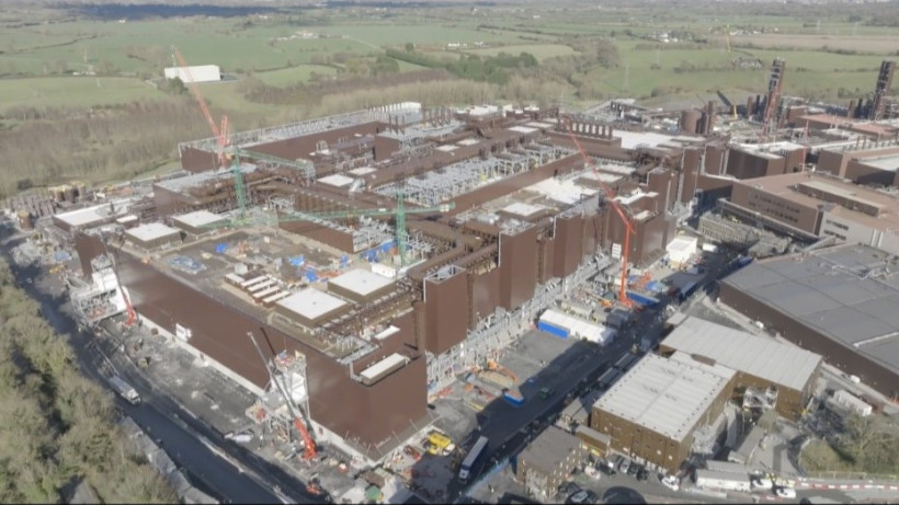 欧陆平台:作价 110 亿美元,英特尔宣布向 Apollo 出售爱尔兰 Fab34 晶圆厂 49% 股权